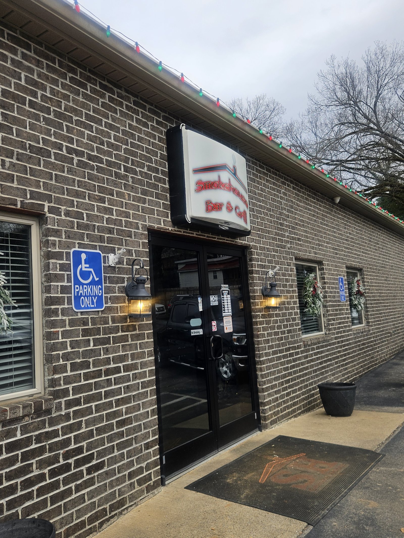 Smokehouse Bar & Grill